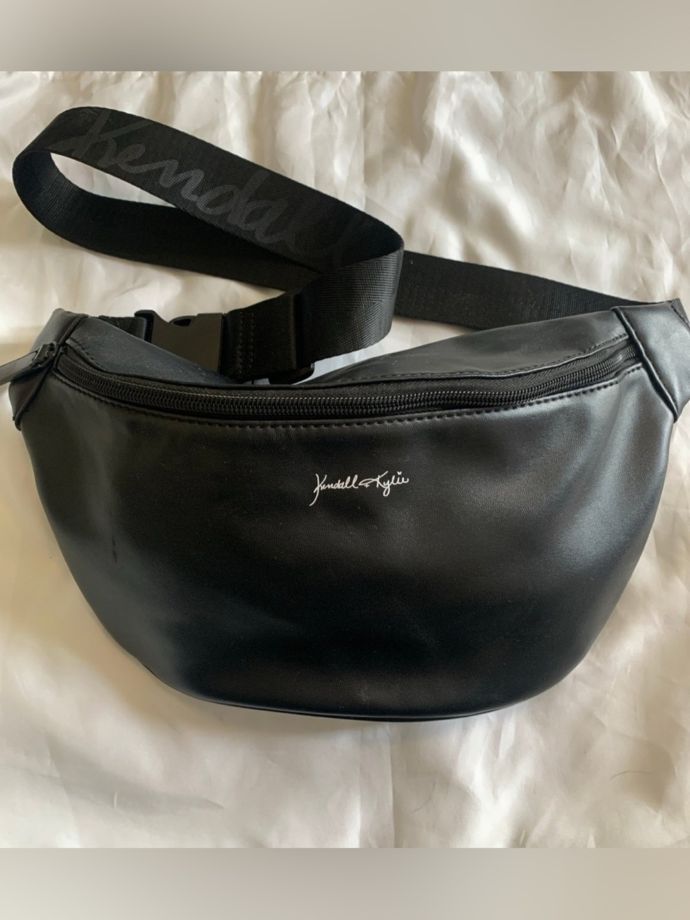 Kendall & Kylie black belt bag